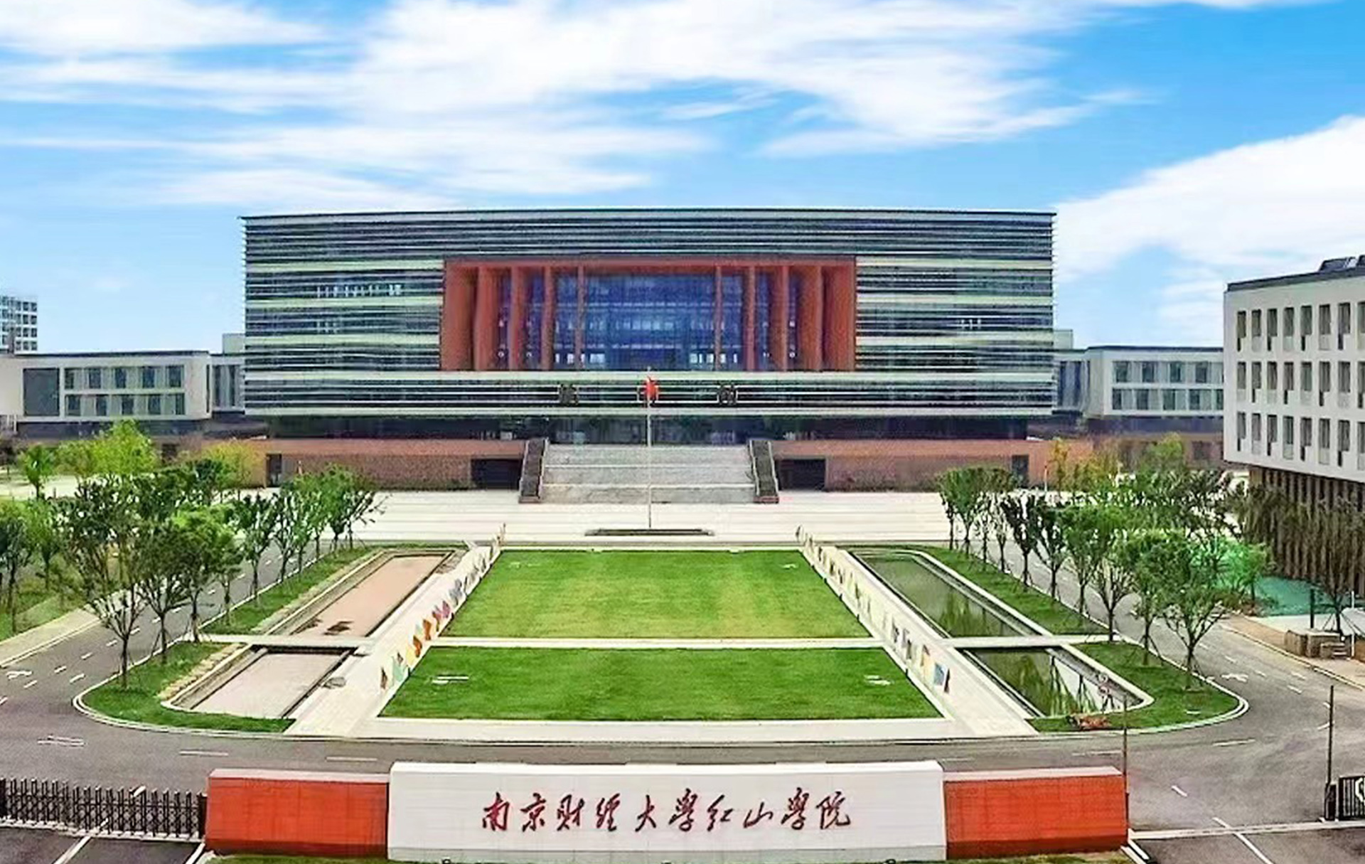 銳豐智能為南京財經(jīng)大學(xué)紅山學(xué)院提供擴聲系統(tǒng)、中控系統(tǒng)、會議系統(tǒng)、錄播系統(tǒng)解決方案。